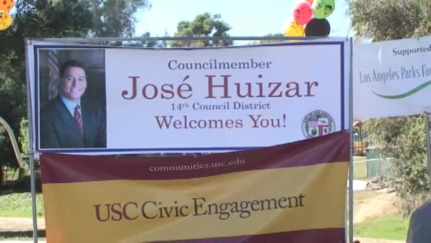 USC gifts Million - Councilman Huizar cuts the ribbon